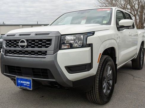 Certified 2025 Nissan Frontier SV image 2