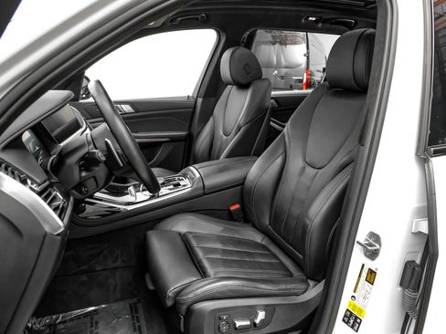 Used 2022 BMW X7 xDrive40i w/ M Sport Package AWD/4WD image 27