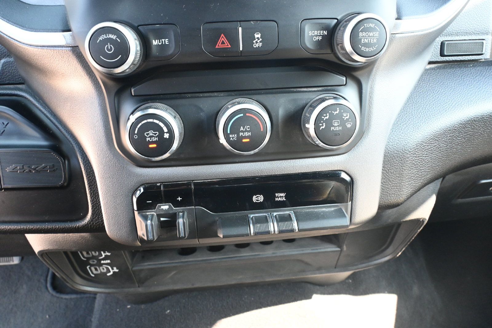 Used 2024 RAM 2500 Big Horn AWD/4WD image 20