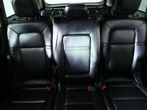 Used 2023 Lincoln Aviator AWD image 13