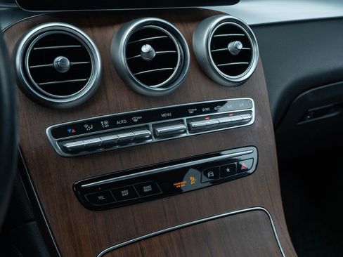 Used 2020 Mercedes-Benz GLC 300 GLC 300 image 25