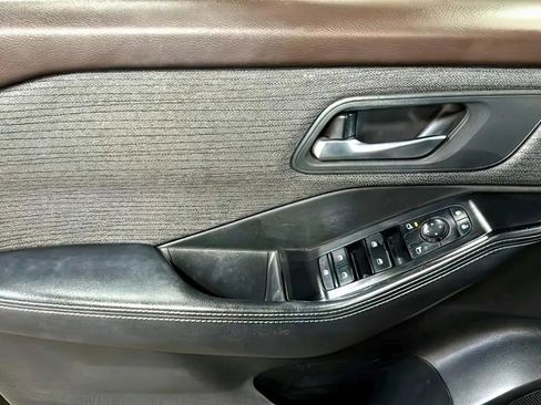 Used 2021 Nissan Rogue SV image 10