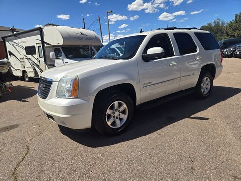 Used 2011 GMC Yukon SLT w/ SLT-2 Equipment Package AWD/4WD image 4