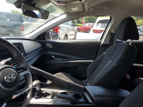 Used 2023 Hyundai Elantra SEL FWD image 17