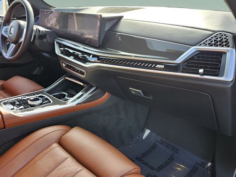 Used 2023 BMW X7 M60i w/ Executive Package image 17
