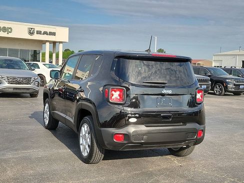 Used 2023 Jeep Renegade Latitude image 4