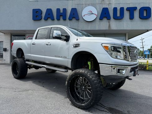 Used 2017 Nissan Titan SL image 3