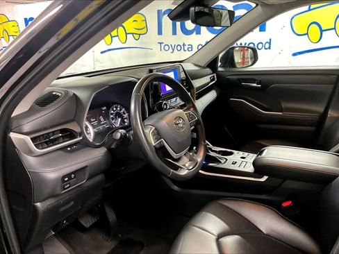 Used 2023 Toyota Highlander XLE image 8