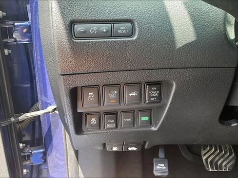 Used 2017 Nissan Rogue SV w/ SV Premium Package AWD/4WD image 15