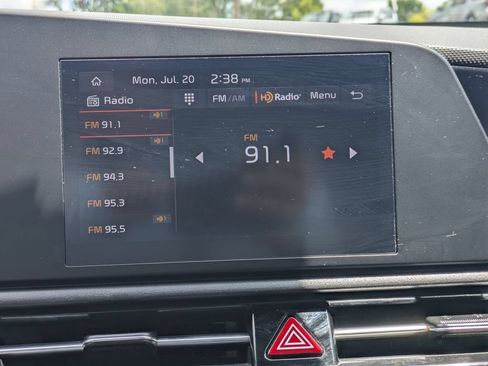 Used 2025 Kia Niro LX FWD image 19