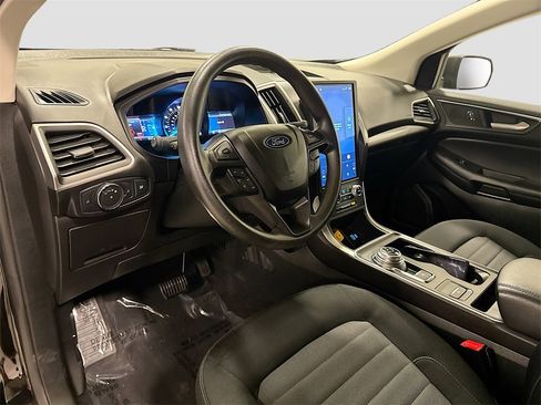 Used 2022 Ford Edge SE image 9