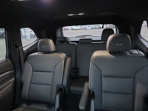 Used 2025 Buick Enclave Sport Touring AWD/4WD image 23