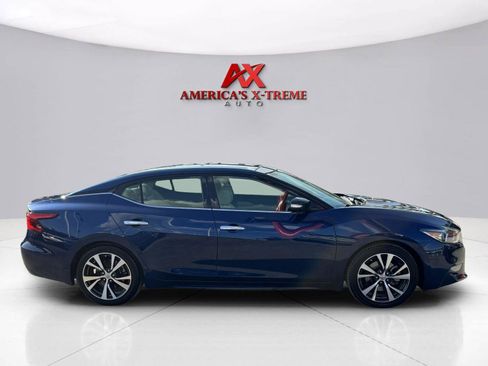 Used 2017 Nissan Maxima Platinum w/ Interior Lighting Package FWD image 7