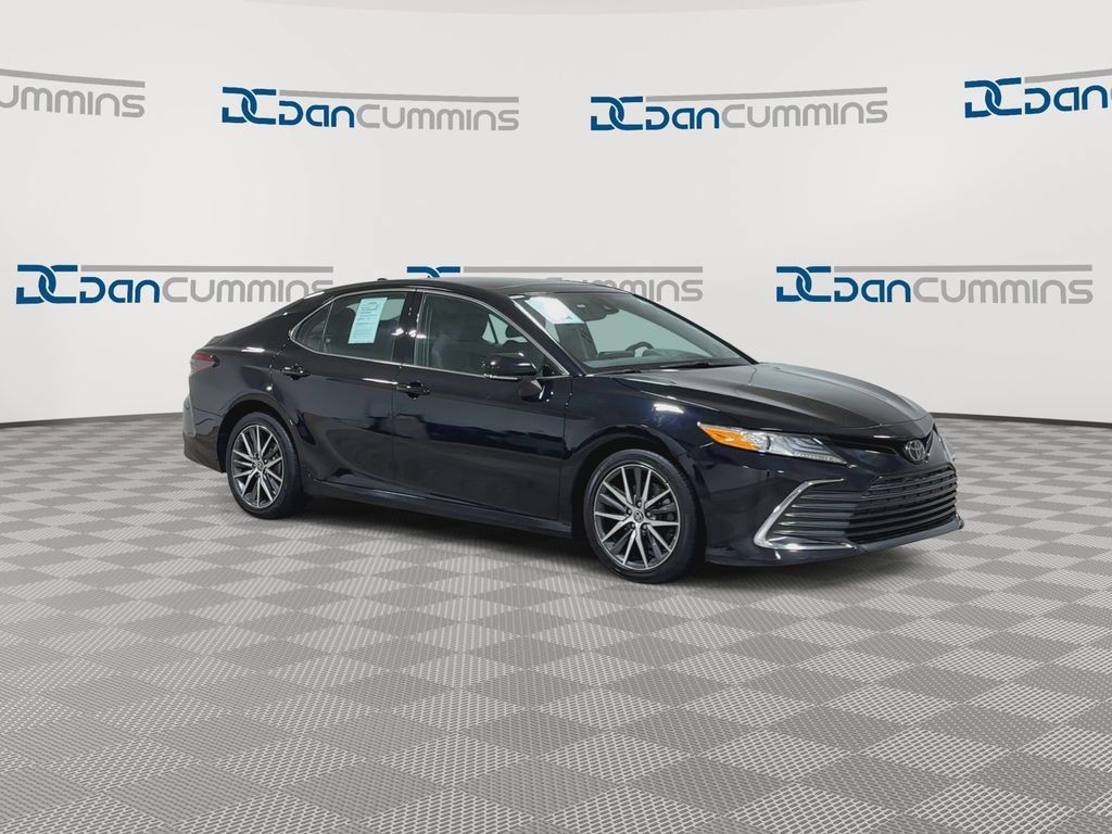 Used 2023 Toyota Camry XLE FWD image 3
