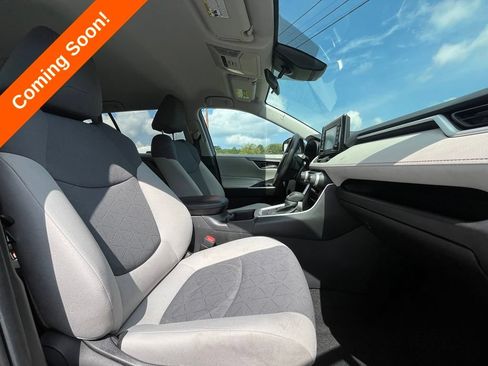 Used 2022 Toyota RAV4 XLE AWD/4WD image 36