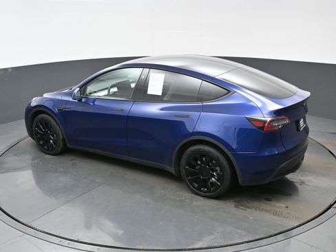 Used 2023 Tesla Model Y Long Range image 34