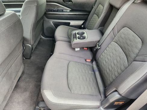 Used 2025 Nissan Pathfinder SV AWD/4WD image 29
