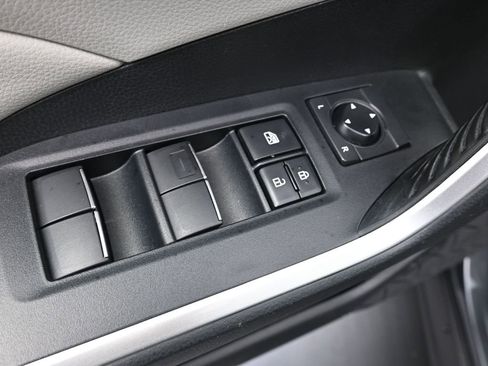 Used 2021 Toyota RAV4 XLE Premium image 22