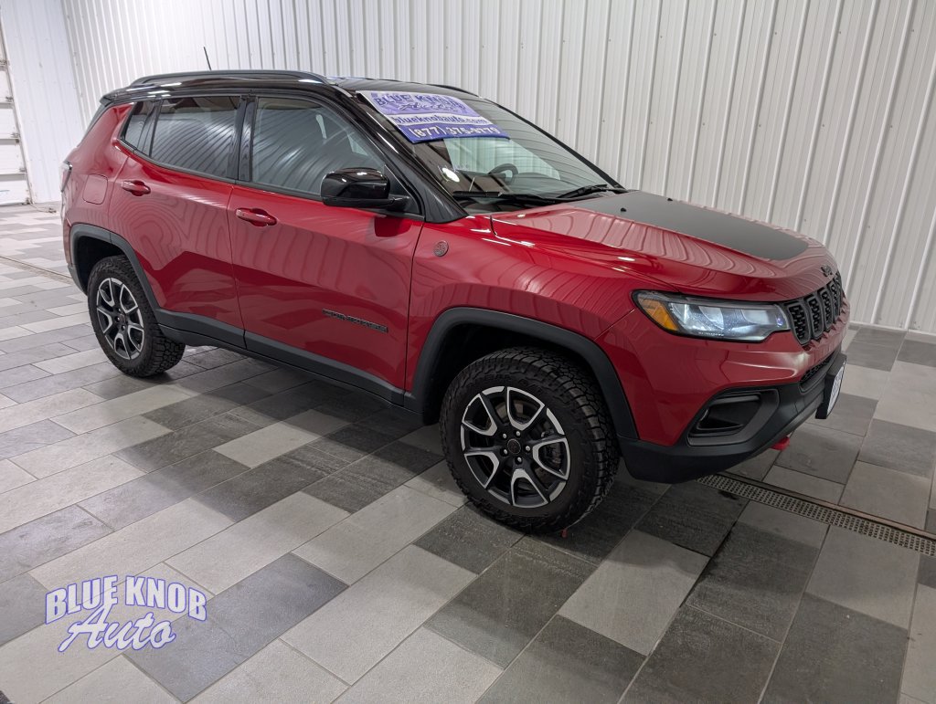 Used 2025 Jeep Compass Trailhawk AWD/4WD image 5