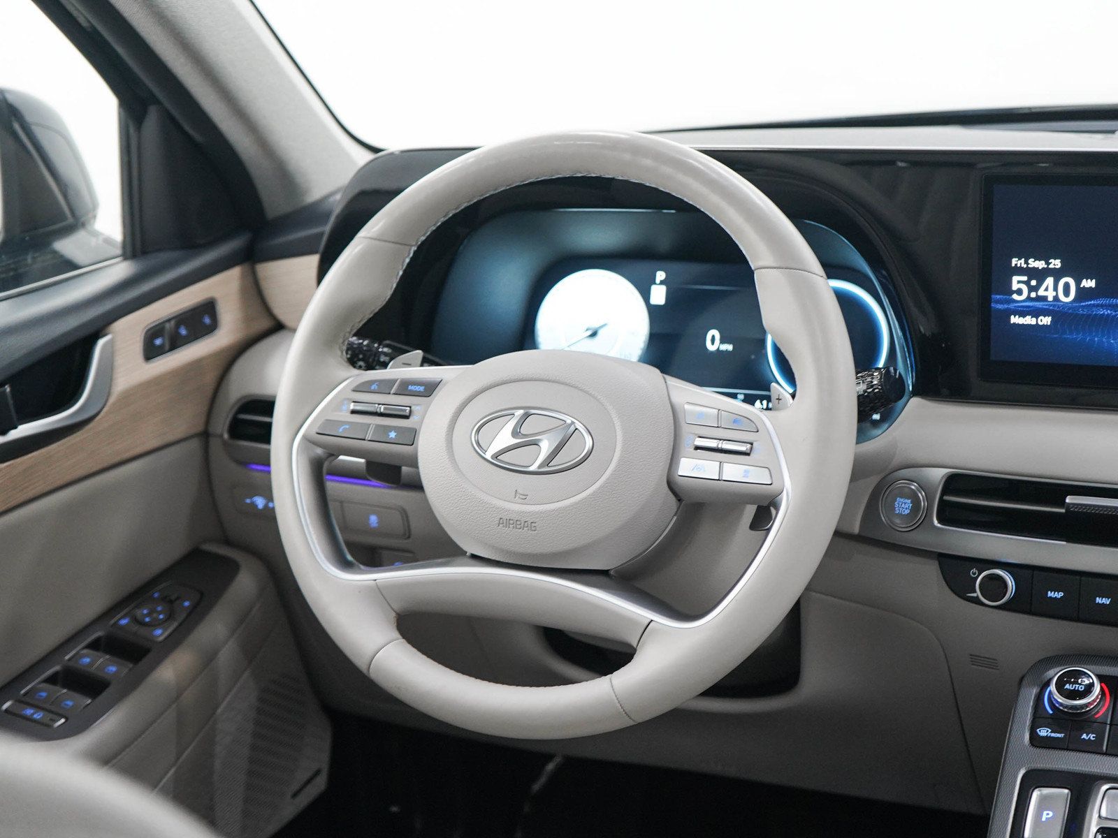 Used 2024 Hyundai Palisade Limited AWD/4WD image 15