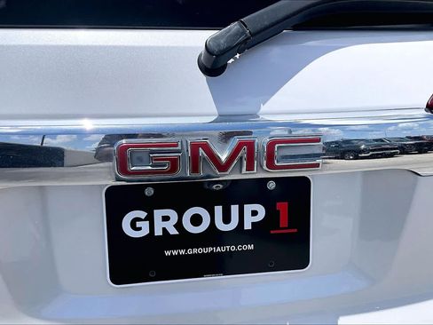 Used 2023 GMC Acadia Denali FWD image 10