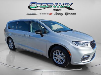Used 2024 Chrysler Pacifica Touring-L