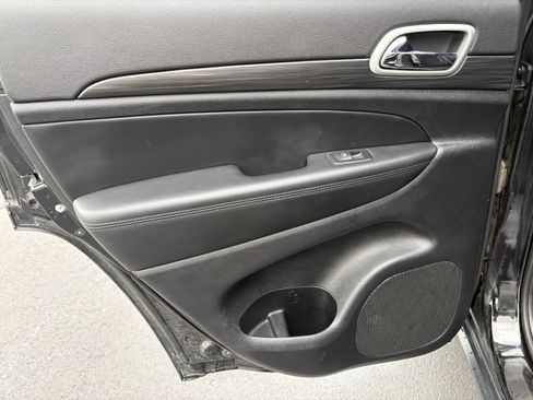 Used 2022 Jeep Grand Cherokee Laredo X AWD/4WD image 5