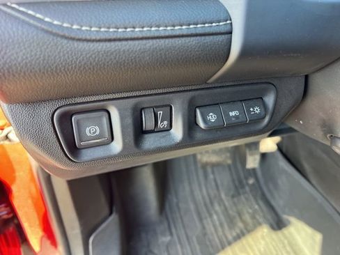 Used 2023 GMC Acadia SLT w/ Technology Package image 13