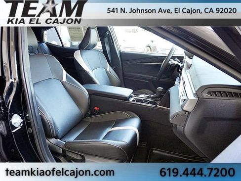 Used 2025 Toyota Camry SE w/ Convenience Package FWD image 13