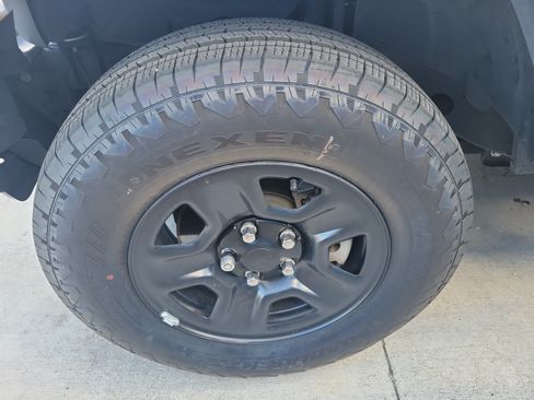 Used 2020 Jeep Wrangler Sport AWD/4WD image 5