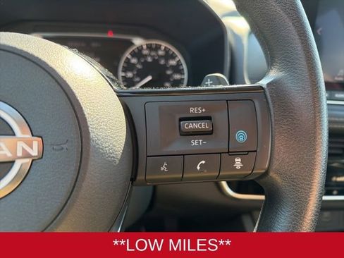 Used 2022 Nissan Rogue SV image 12