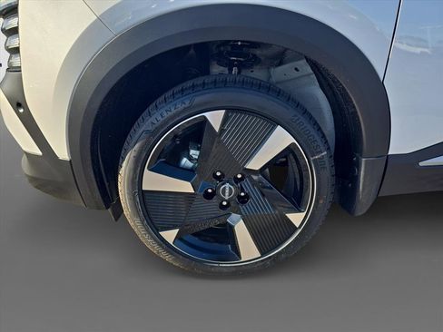 New 2026 Nissan Kicks SR AWD/4WD image 9