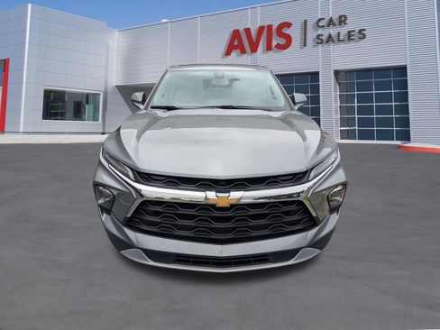 Used 2025 Chevrolet Blazer LT FWD image 2