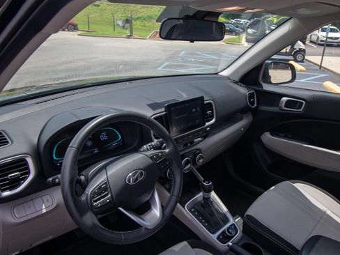 Used 2026 Hyundai Venue SEL FWD image 6