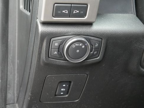 Used 2015 Ford F150 Platinum w/ Equipment Group 701A Luxury image 6