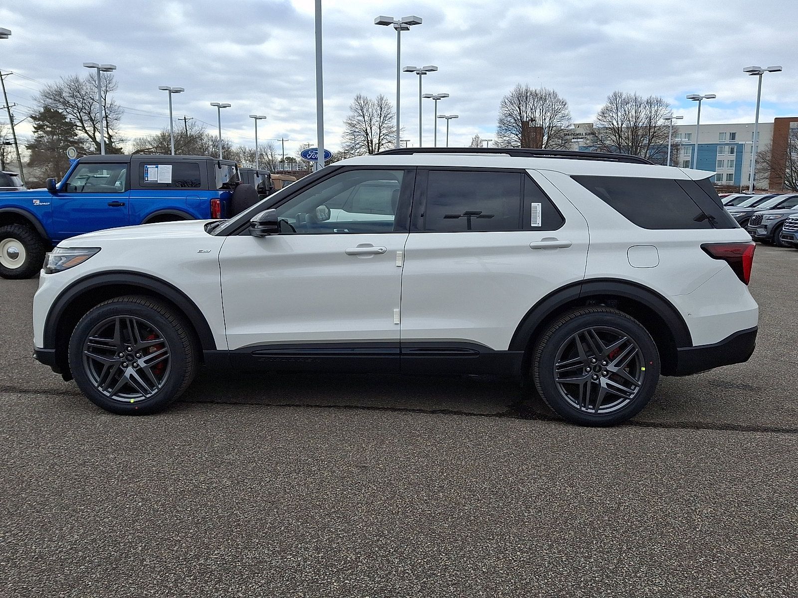 New 2026 Ford Explorer ST-Line w/ ST-Line Street Pack AWD/4WD image 4