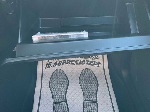 Used 2022 Ford Explorer XLT image 29