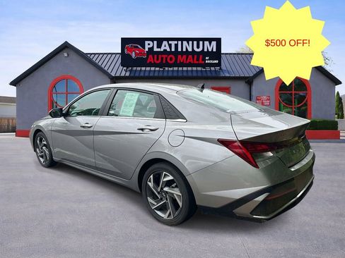 Used 2025 Hyundai Elantra Limited FWD image 3