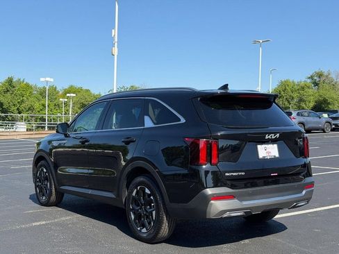 Used 2025 Kia Sorento S w/ Panoramic Sunroof Package FWD image 6