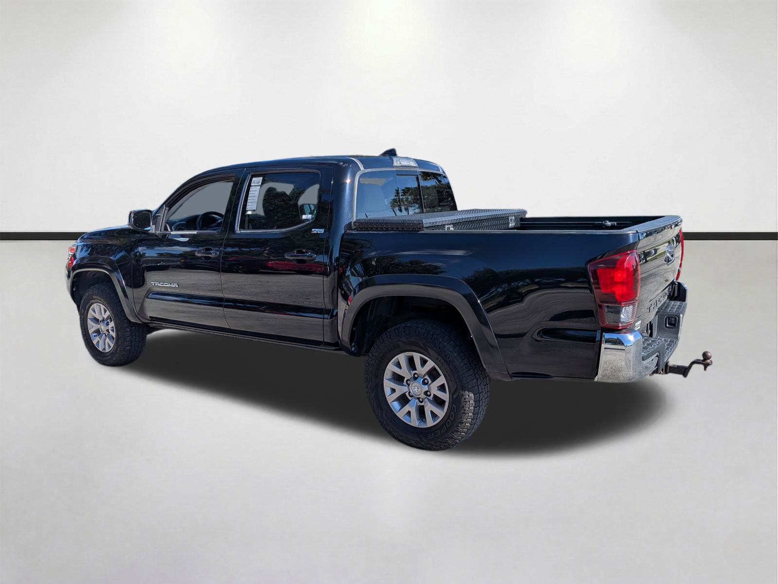 Used 2018 Toyota Tacoma SR5 RWD image 6