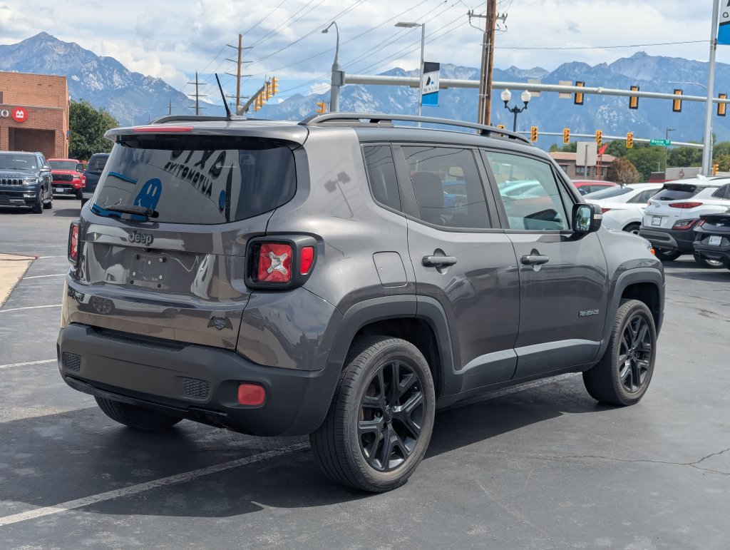 Used 2016 Jeep Renegade Latitude AWD/4WD image 4