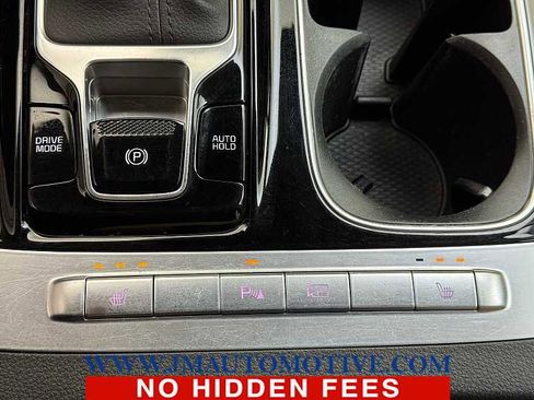 Used 2024 Kia Carnival EX image 36