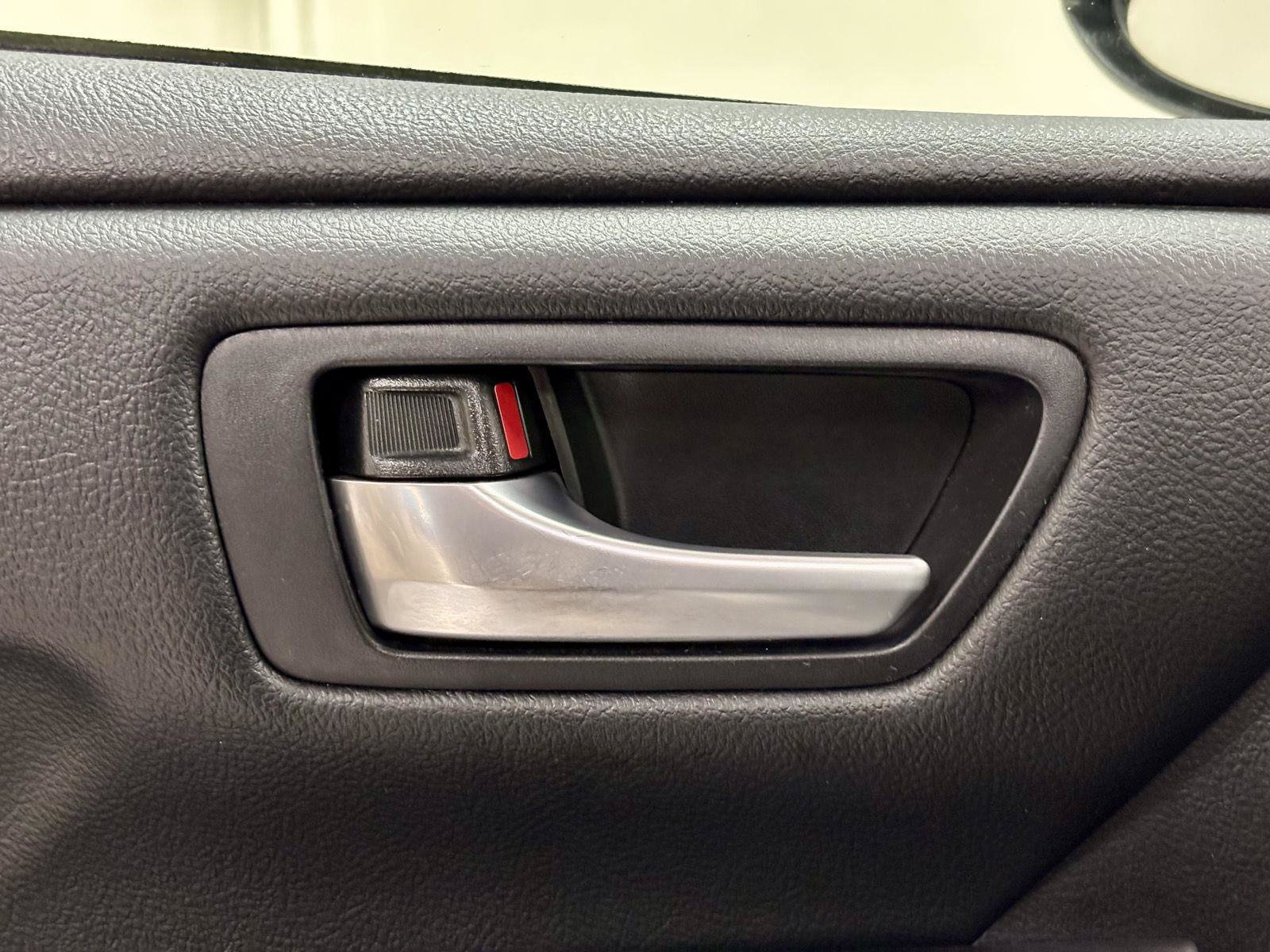 Used 2015 Toyota Camry SE FWD image 15