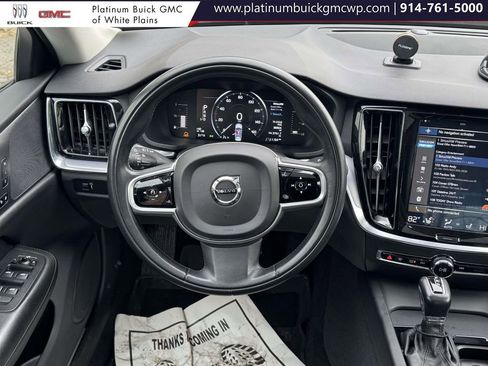 Used 2019 Volvo S60 T6 Momentum w/ Premium Package image 14