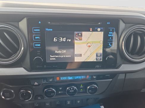 Used 2017 Toyota Tacoma TRD Off-Road w/ Premium & Technology Package image 21