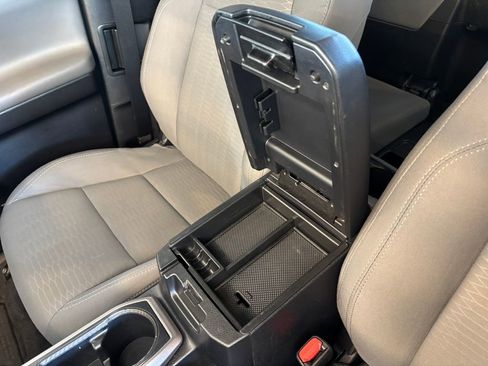 Used 2019 Toyota Tacoma SR5 w/ SR5 Appearance Package (SM) AWD/4WD image 19