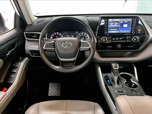 Used 2022 Toyota Highlander XLE image 13
