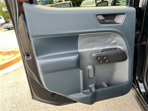 Used 2025 Ford Maverick Lariat w/ Black Appearance Package image 21