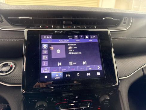 Used 2025 Jeep Grand Cherokee Laredo X w/ Luxury Tech Group I RWD image 39