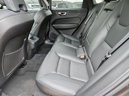 Used 2025 Volvo XC60 B5 Core AWD/4WD image 18